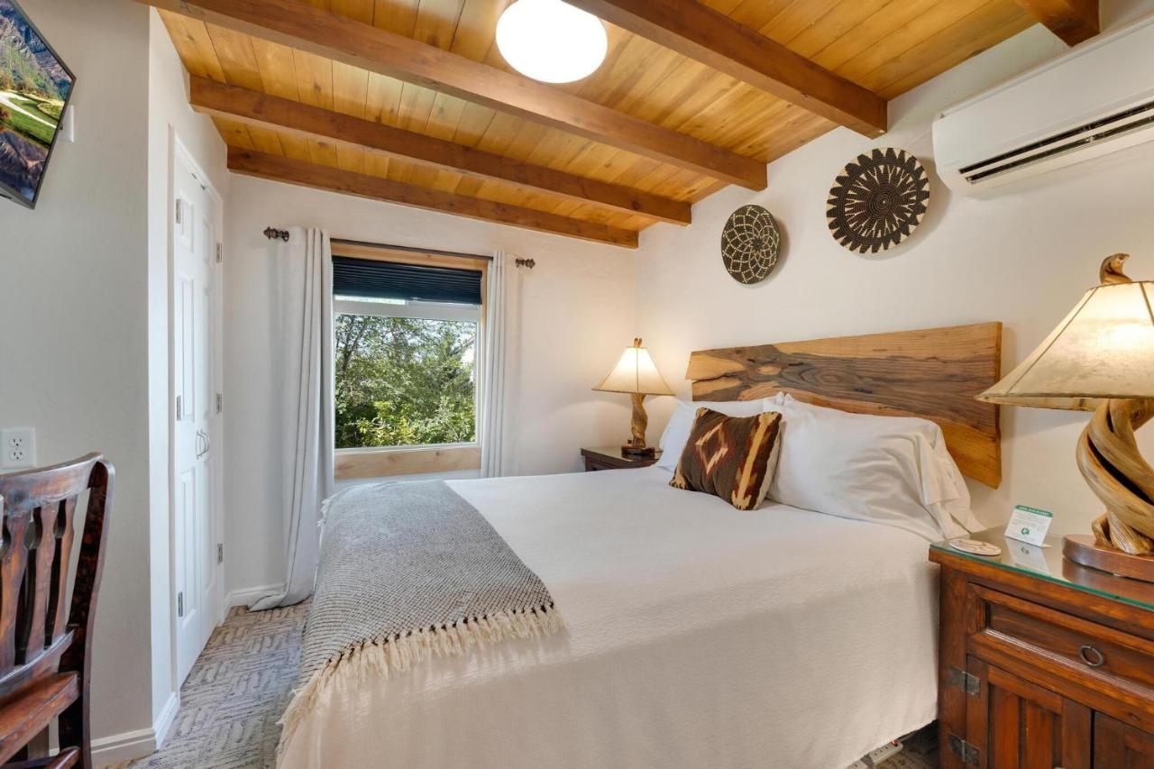 Stone Lizard Lodge Бландінґ Екстер'єр фото