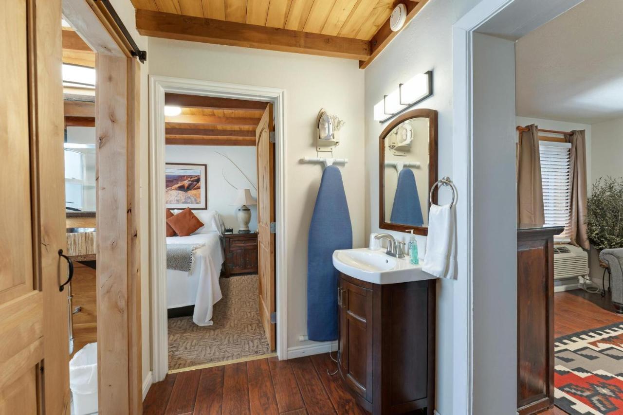 Stone Lizard Lodge Бландінґ Екстер'єр фото
