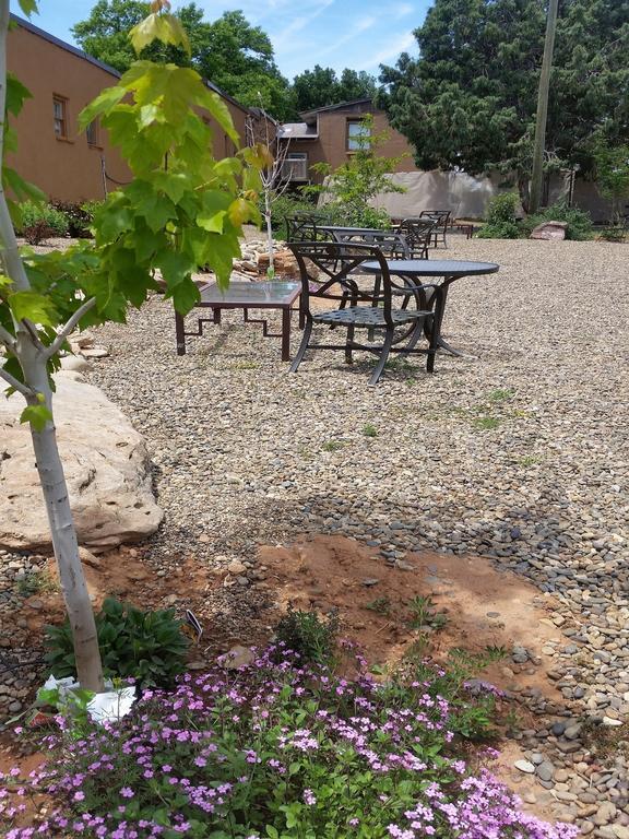 Stone Lizard Lodge Бландінґ Екстер'єр фото