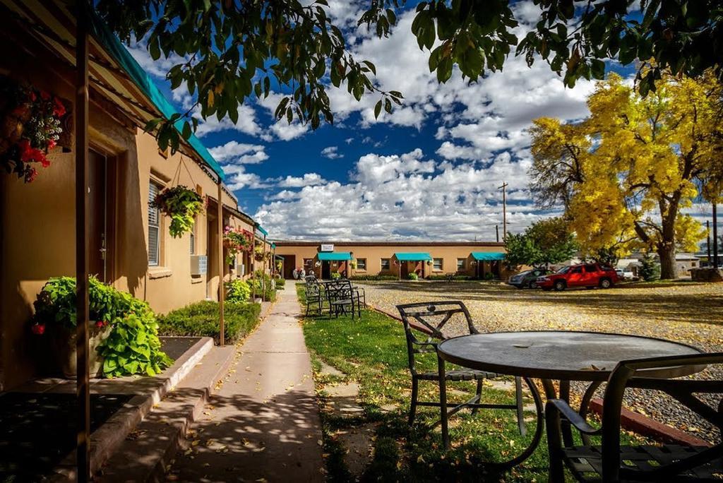 Stone Lizard Lodge Бландінґ Екстер'єр фото