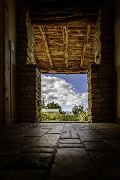 Stone Lizard Lodge Бландінґ Екстер'єр фото
